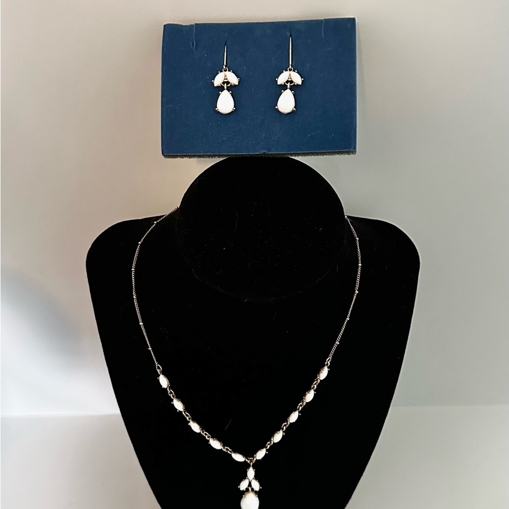 Vintage Avon Cabochon Elegant White and Silver Jewelry Set